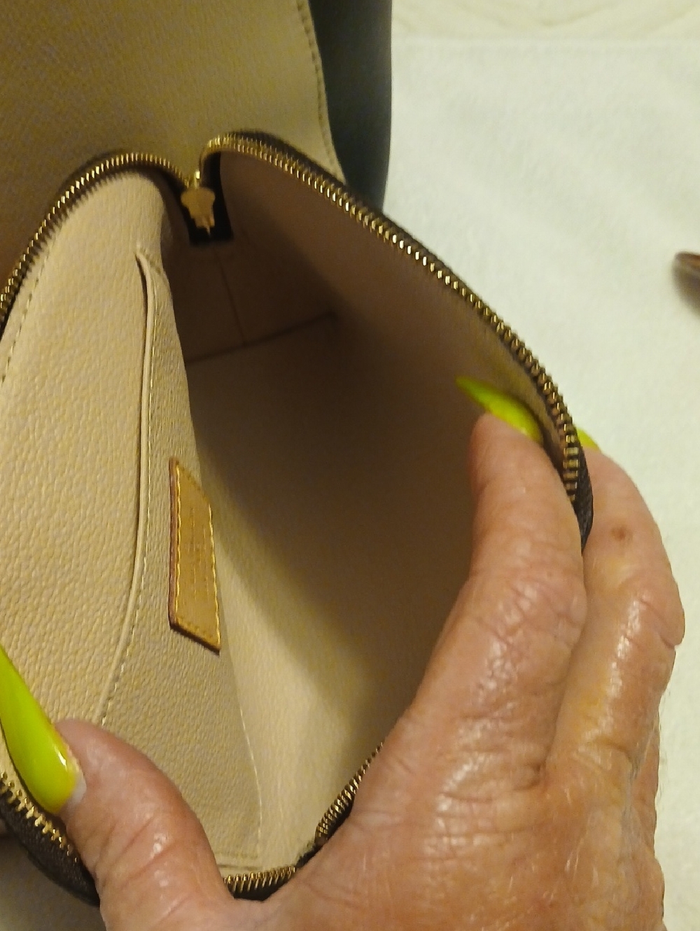 Make Up Pouch - Picture 6 of 11